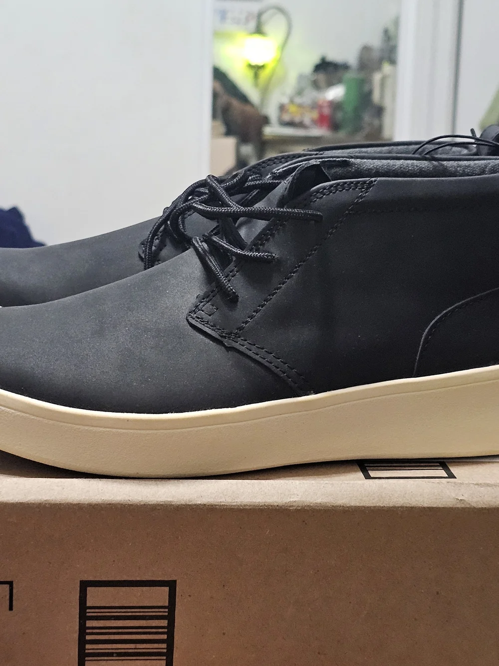 IZOD Palmer Men's Chukka Boots in Black And Cream - Size 8